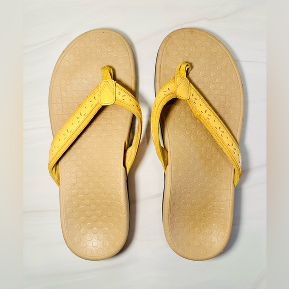 Vionic Cassandra Flip Flop Sandals Butter Yellow - Size 9 - Picture 1 of 2